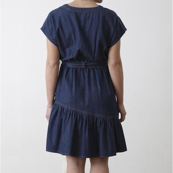 XIRENA DANI DRESS IN BLUE V NECK RUFFLED DENIM SIDE POCKETS M - Picture 13 of 15